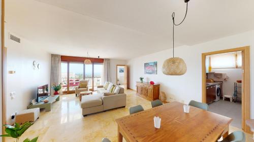 Lomas de los Monteros II - 3 Bed Apartment