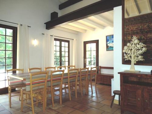 Photo de la galerie de l'établissement Grange belle - Seignosse villa indépendante sur jardin clos et boisé à seulement 800m des commerces, à Seignosse