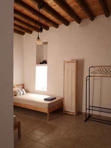 Katil atau katil-katil dalam bilik di Asimina's beach house