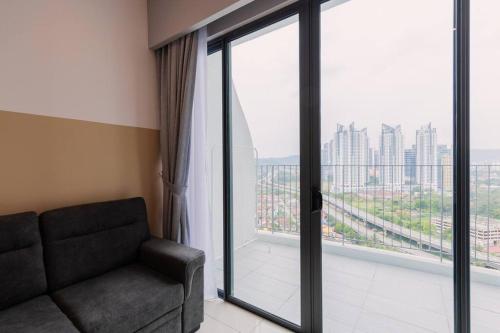 Χώρος καθιστικού στο Datum Jelatek Balcony w Infinity Pool Linked LRT KLCCView Mall