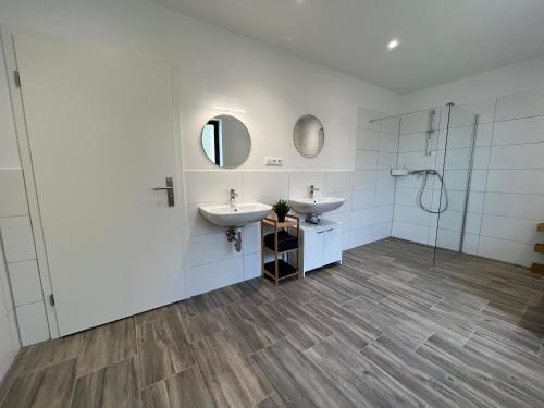 Bilik mandi di Traumhaus am Wald 1