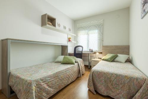 Un pat sau paturi într-o cameră la Armonia Superior, comparte exterior