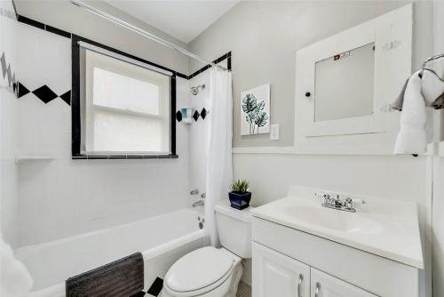 Ένα μπάνιο στο Global Cup The Haven Lower-Greenville Ave