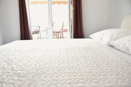Postel nebo postele na pokoji v ubytování Rab apartments AURORA