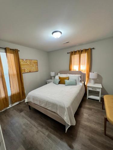 Een bed of bedden in een kamer bij Home in Mexicantown near El Club