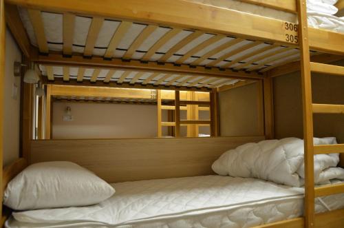 Ένα ή περισσότερα κρεβάτια σε δωμάτιο στο Hostel VShokoladi