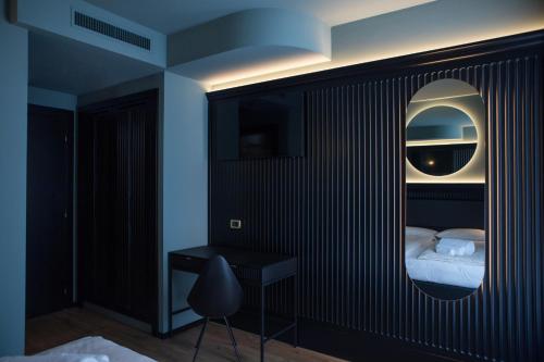 a bedroom with a mirror and a bed at Hotel Miro' in Garda