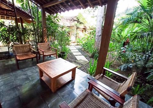 a patio with chairs and a table on a porch at DS GUESTHOUSE 