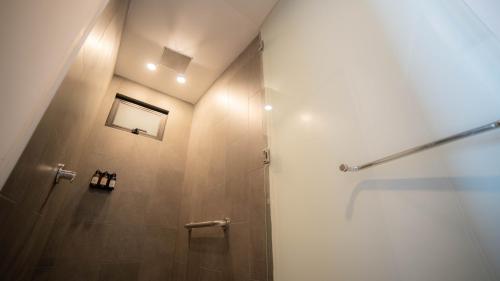 Ένα μπάνιο στο Missum Versatile Living