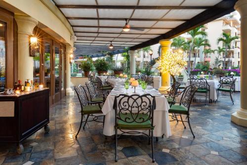 Restaurace v ubytování Villa la Estancia Beach Resort & Spa