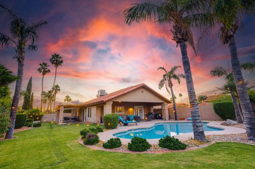 a house with a swimming pool and palm trees at Monte Cristo Phoenix home in Phoenix