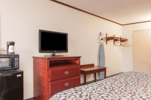 The Schenectady Inn & Suites – Photos 4