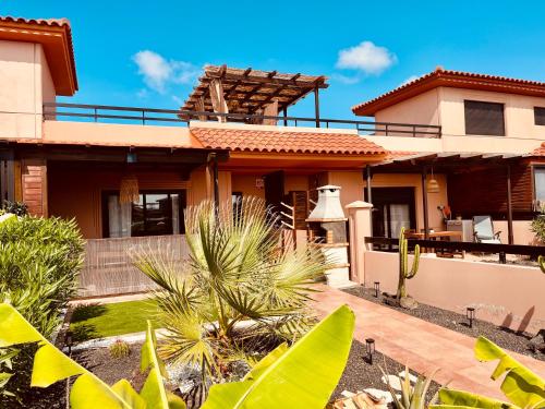 Stillvolle Villa mit Terrasse, Garten und Grill