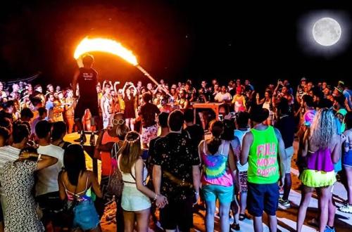 a crowd of people standing in front of a concert at Bird Bungalow Koh Phangan in Haad Rin