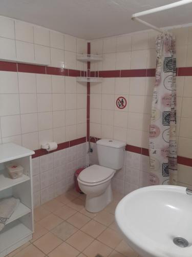 Koupelna v ubytování Cozy flat in Nea Makri