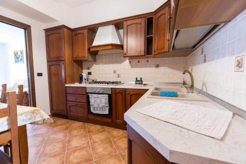Η κουζίνα ή μικρή κουζίνα στο Teo's Apartment