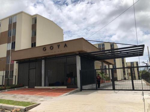 a building with a gate in front of it at HERMOSO APARTAMENTO NUEVO AMOBLADO Conjunto Goya 503 Neiva in Neiva