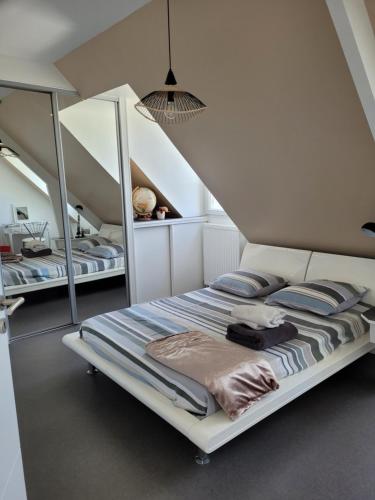 Posteľ alebo postele v izbe v ubytovaní Chambre chez particulier 10mn du circuit