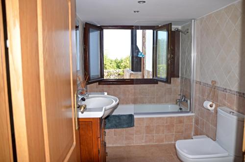 a bathroom with a sink and a tub and a toilet at Villa La Atalaya in Llanes
