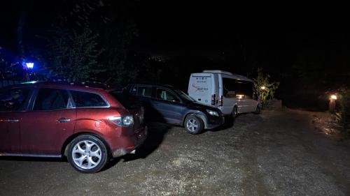 due auto parcheggiate in un parcheggio di notte di Holiday Home Nature Neno a Visoko