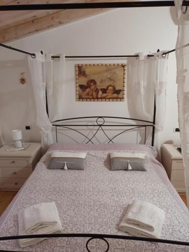 a bedroom with a bed with two pillows at La CASA del CUORE PULA in Pula