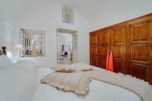 Gallery image of Moon Cactus Traditional Cave Suite with Jacuzzi in Mesaria