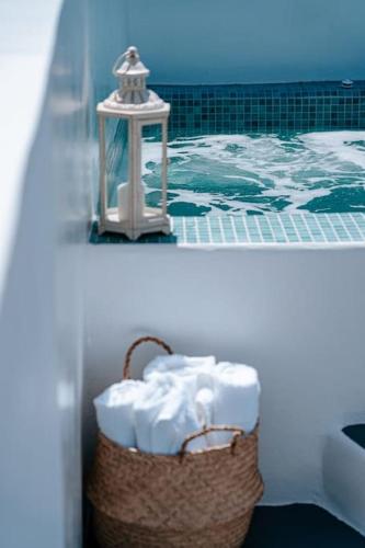 Gallery image of Moon Cactus Traditional Cave Suite with Jacuzzi in Mesaria