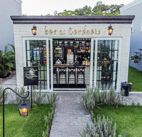a store with a sign that reads far as antiques at Vila Pugliesi Hotel Boutique in Lençóis