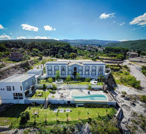 A piscina localizada em Vila Pugliesi Hotel Boutique ou nos arredores