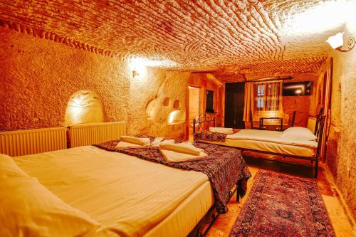 Alaca Cave Cappadociaにあるベッド