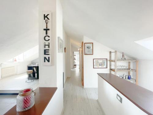 Η κουζίνα ή μικρή κουζίνα στο [Elegante appartamento 100 Mq] Parcheggio - Wi fi