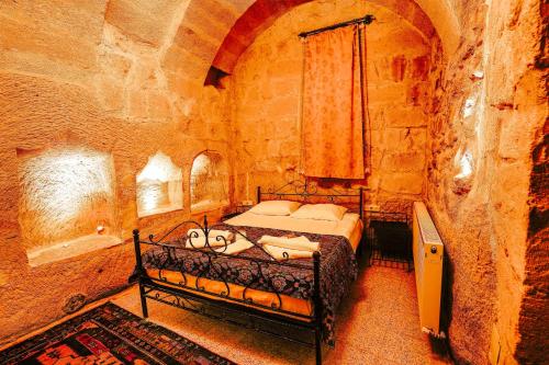 Alaca Cave Cappadociaにあるベッド