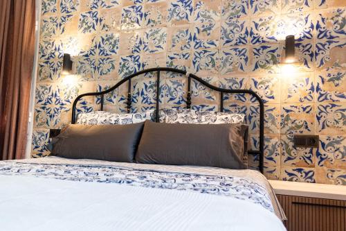 a bedroom with a bed with blue and white wallpaper at Villa Yanna in Benalmádena