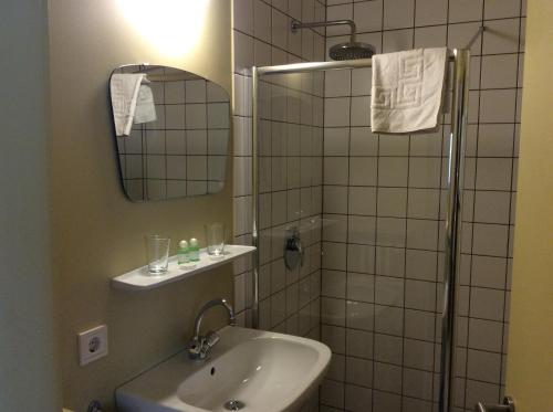 
A bathroom at Hotel Garni - Appartements Fuksas
