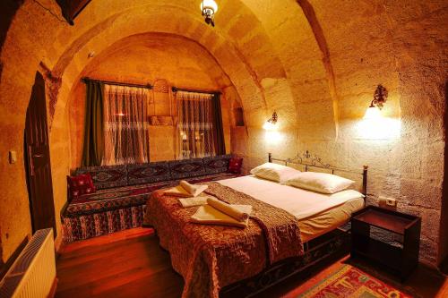 Alaca Cave Cappadociaにあるベッド