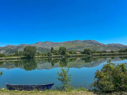 Gambar di galeri bagi Bata Apartment - 1st row to the Neretva River di Opuzen