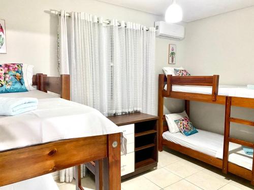a bedroom with two bunk beds and a window at Vila Sinhá in Bonito