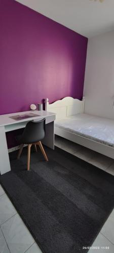 Katil atau katil-katil dalam bilik di Grand appartement lumineux
