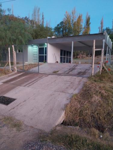 an empty parking lot in front of a building at MAIPU Apart in Maipú