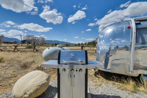a washing machine sitting next to a trailer at Cozy Riverfront Cabin about 1 Mi To Buena Vista in Buena Vista
