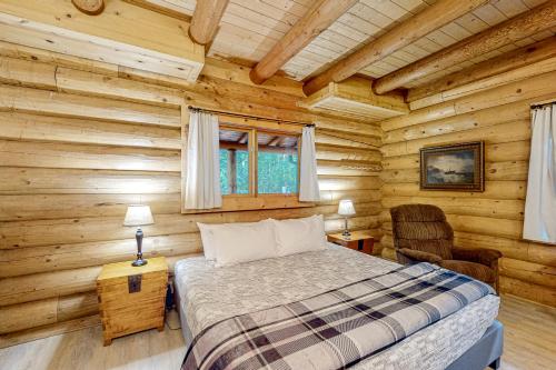 a bedroom with a bed in a log cabin at Misty Mountain Lodge in Tillamook