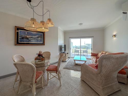 Luxury Apart wStunning Sea Views, Walk Beach