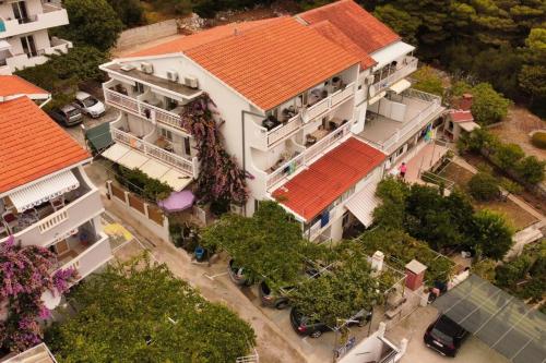 Apartments with parking space Zivogosce - Blato, Makarska - 21271