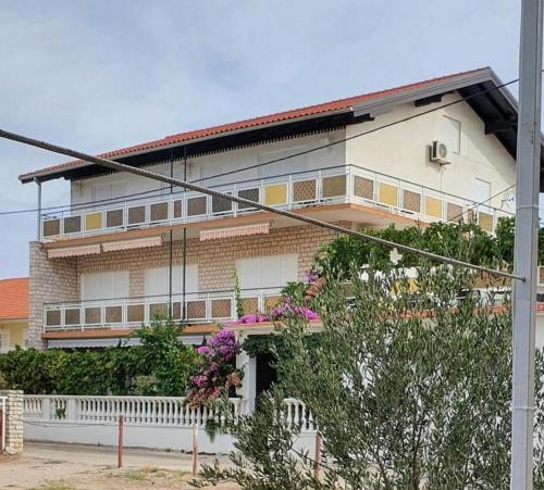 Apartments with parking space Vodice - 21305