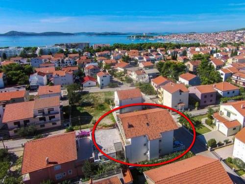 Apartments with parking space Vodice - 21305