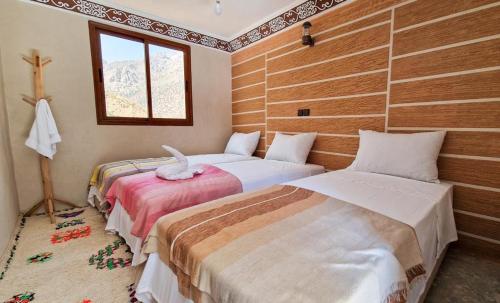 Tempat tidur dalam kamar di Toubkal Views