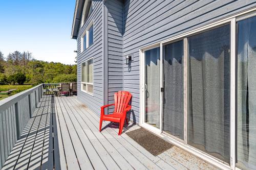 Balkoni atau teres di Chill Side Lake House