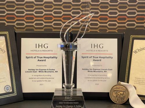 a trophy and a medal on a table with pictures at Holiday Inn Express & Suites - Lincoln East - White Mountains by IHG in Lincoln