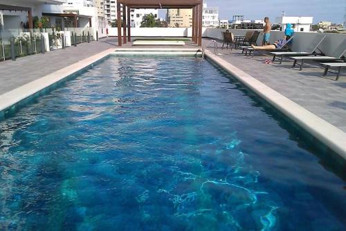a swimming pool on top of a building at Dep. Salinas, Chipipe. in Salinas