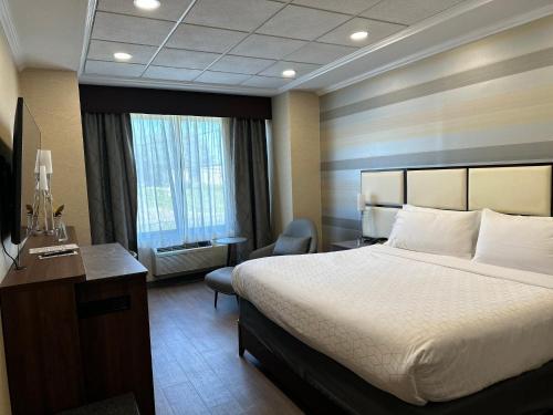 Holiday Inn Plainview-Long Island, an IHG Hotel Image
